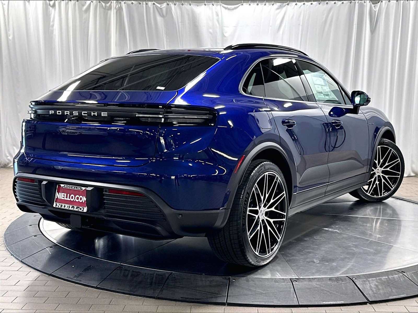 New 2026 Porsche Macan 4 Electric AWD/4WD image 7