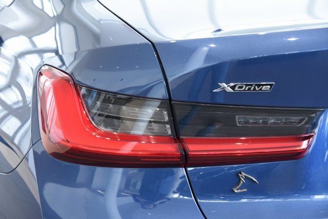 Used 2021 BMW 330e xDrive w/ Premium Package image 9