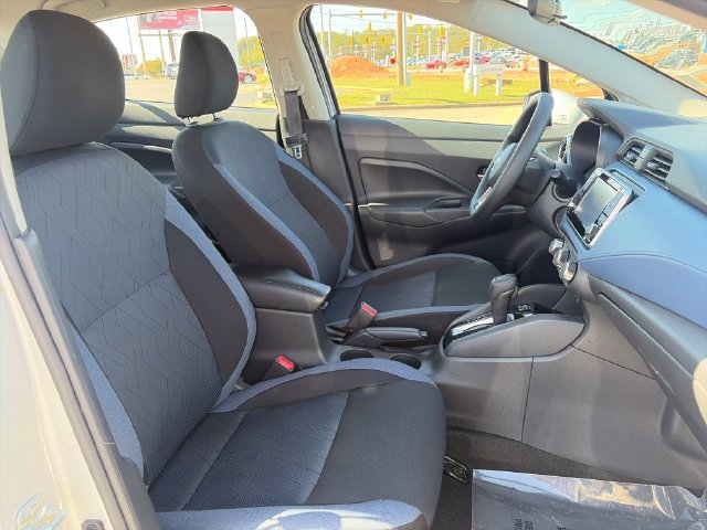 Used 2025 Nissan Versa SV FWD image 12