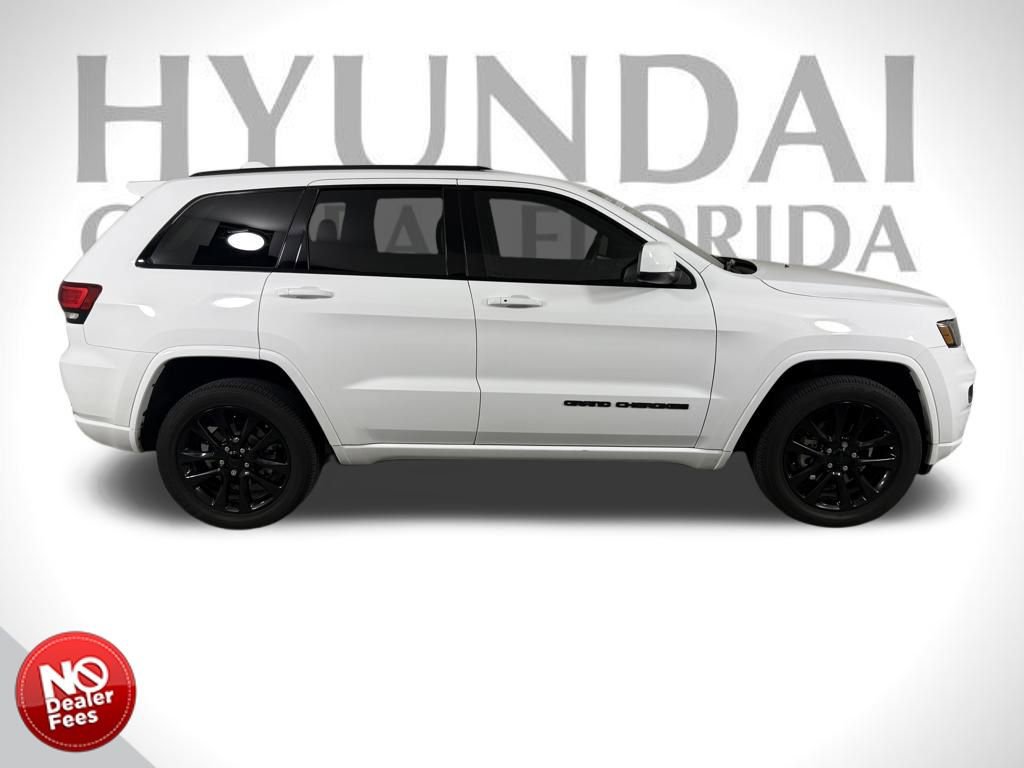Used 2018 Jeep Grand Cherokee Laredo image 2