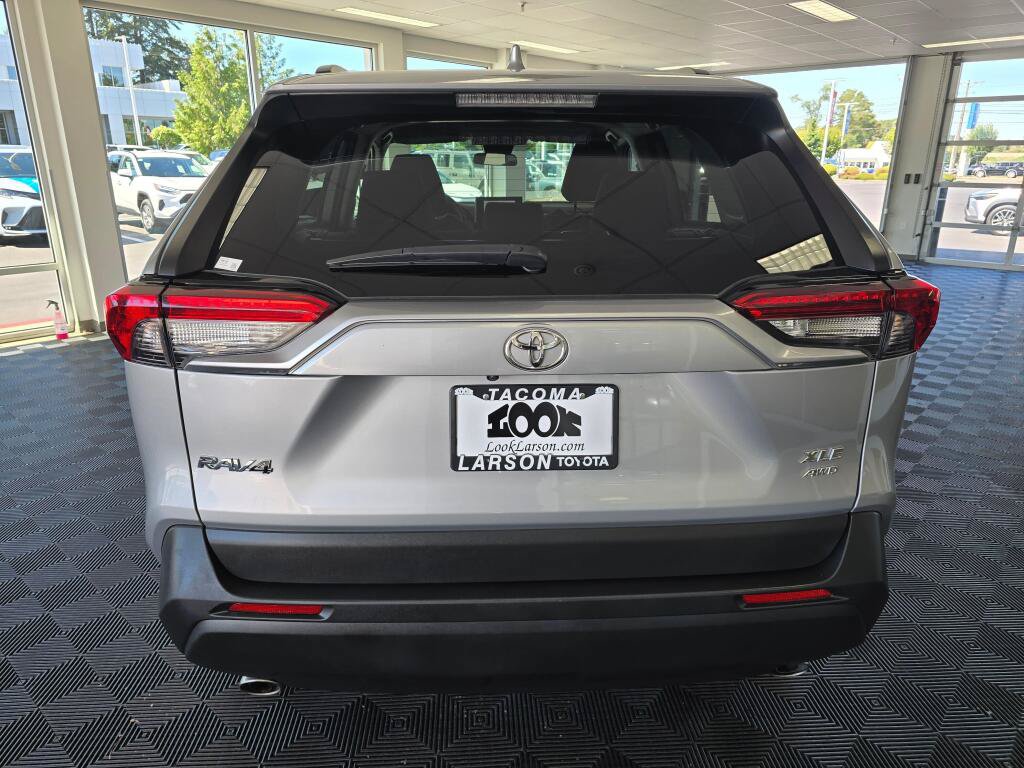 Used 2025 Toyota RAV4 XLE AWD/4WD image 4