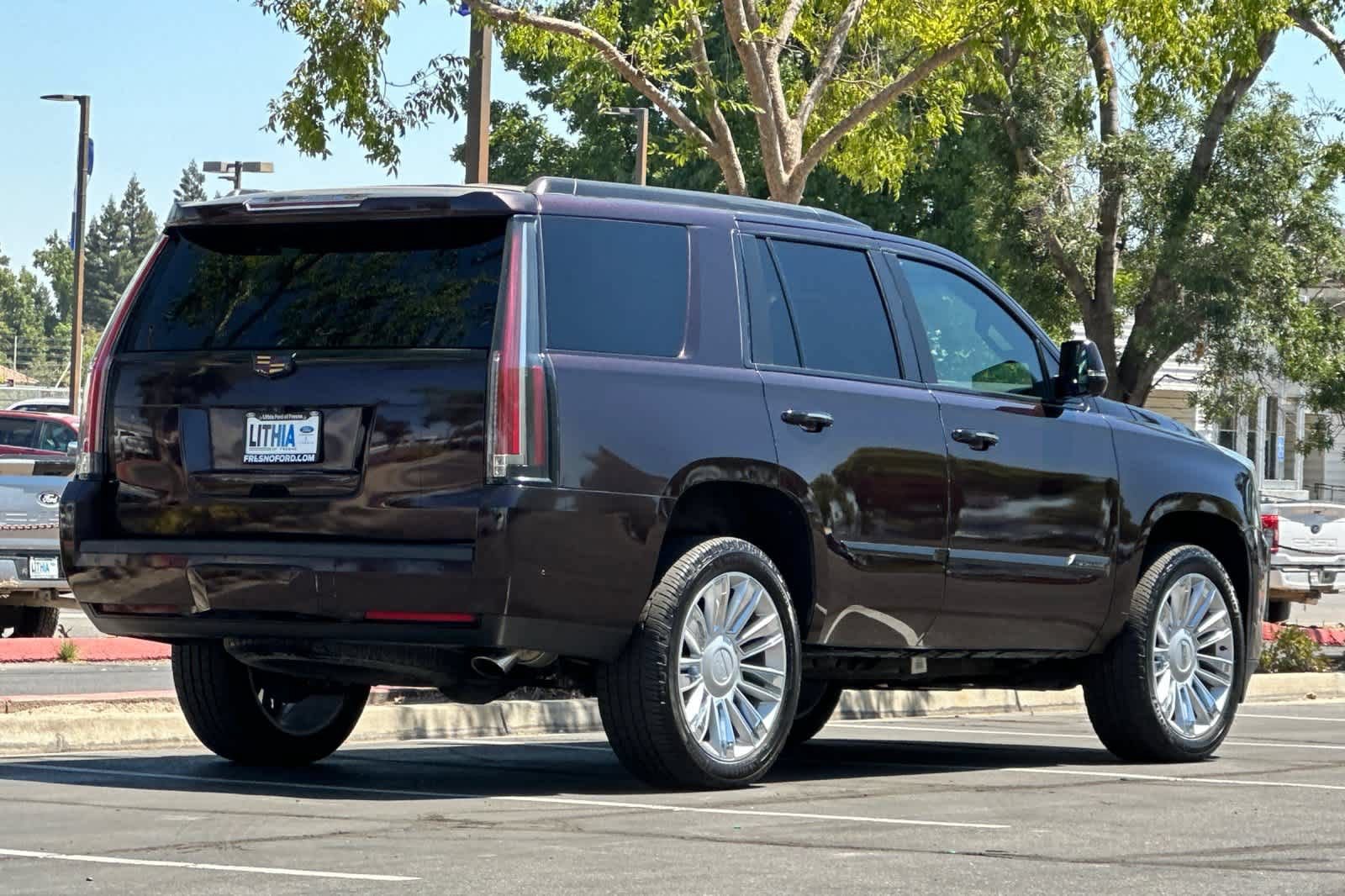 Used 2018 Cadillac Escalade Platinum AWD/4WD image 2