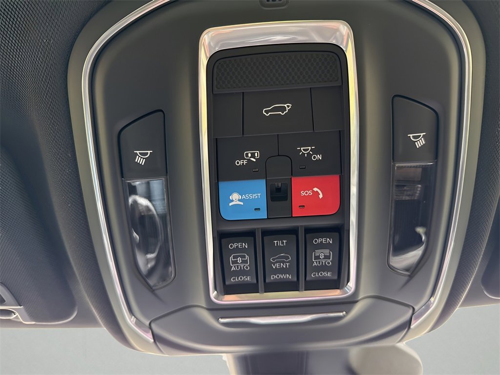 New 2025 Jeep Grand Cherokee Limited image 30