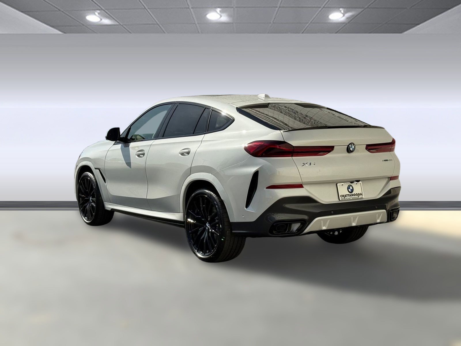 New 2026 BMW X6 xDrive40i w/ Climate Comfort Package image 3