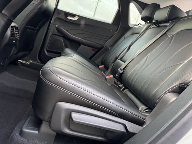 New 2026 Ford Escape SE w/ PHEV Premium Package FWD image 10