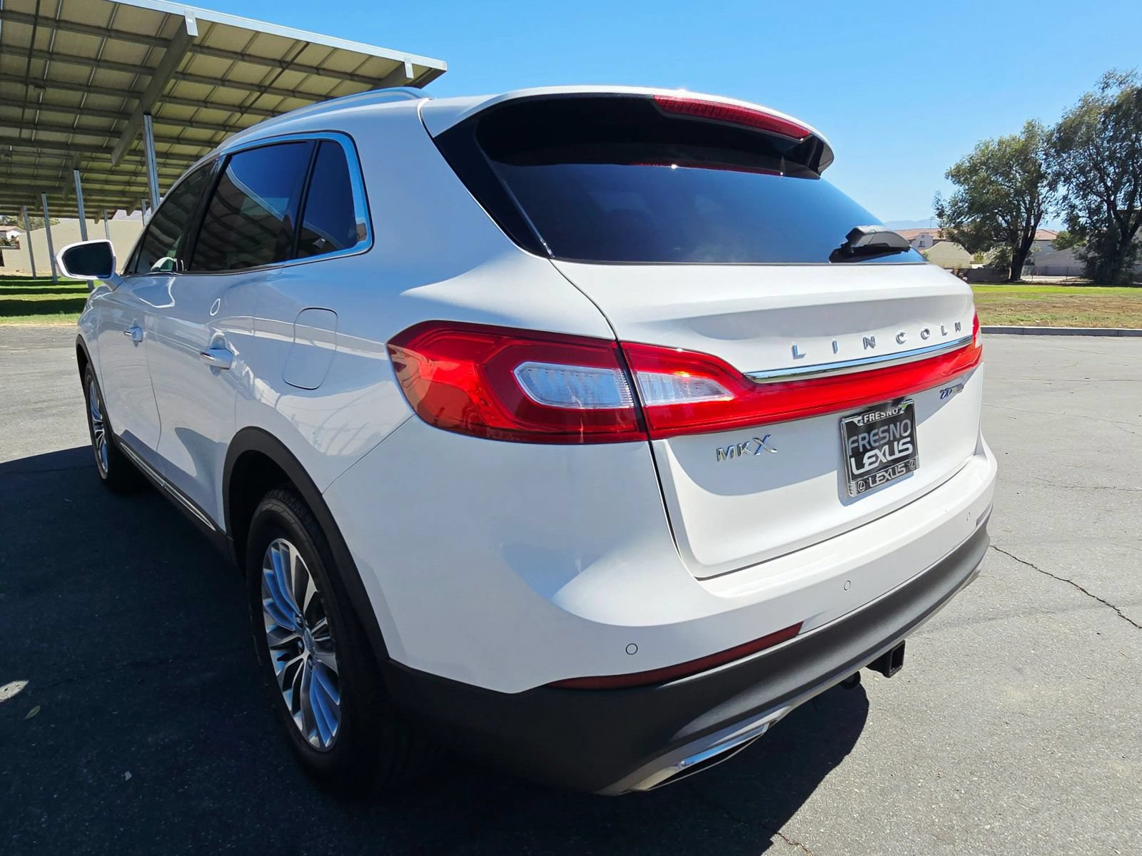 Used 2016 Lincoln MKX Select w/ Select Plus Package FWD image 6