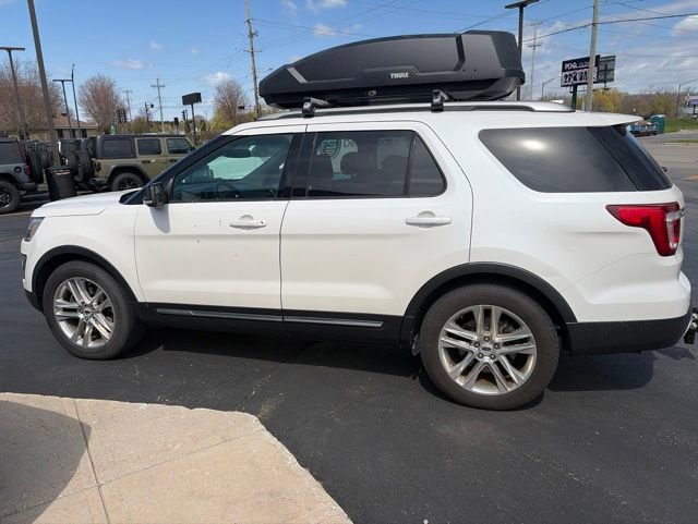 Used 2016 Ford Explorer XLT w/ Equipment Group 202A AWD/4WD image 11