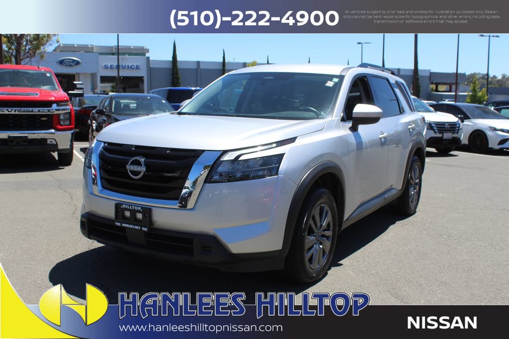 Used 2025 Nissan Pathfinder SV FWD image 3