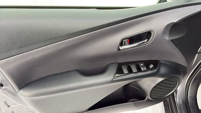 Used 2021 Toyota Prius LE image 19