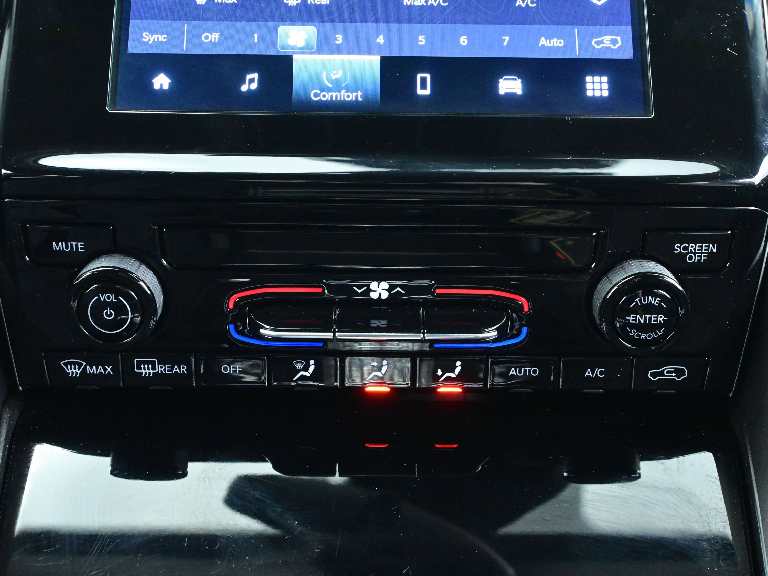 Used 2024 Jeep Grand Cherokee Laredo X image 22