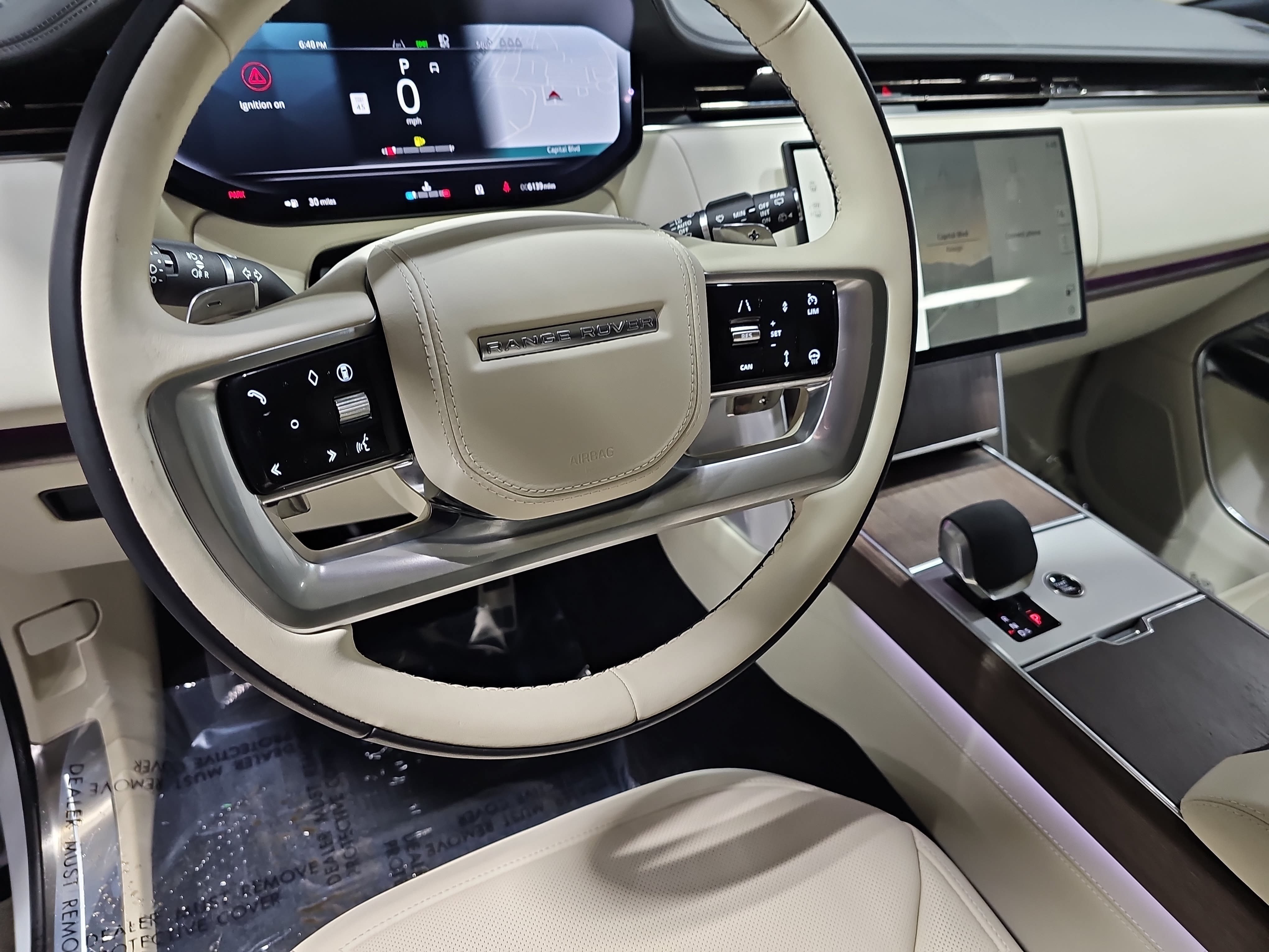 Used 2025 Land Rover Range Rover SE AWD/4WD image 18