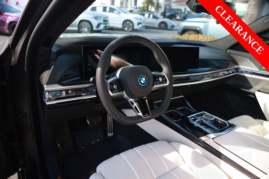 Used 2025 BMW i7 xDrive60 w/ Executive Package AWD/4WD image 16
