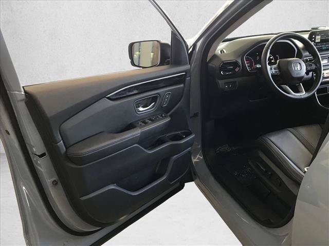 Used 2023 Honda Pilot Touring image 15