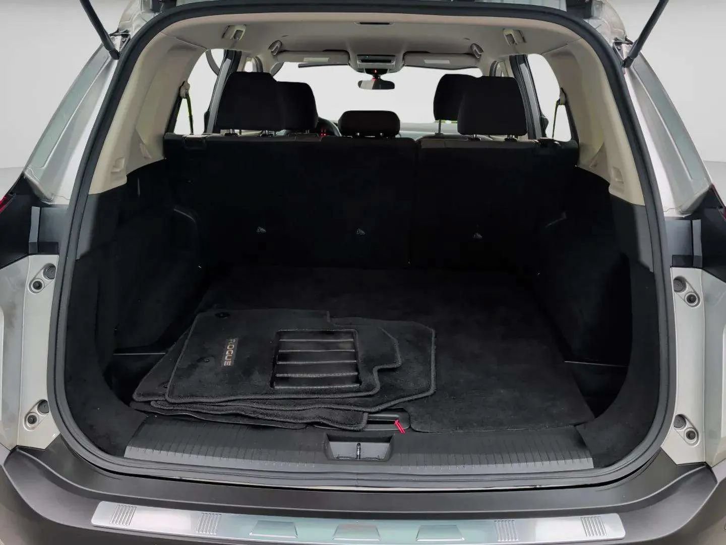 Used 2023 Nissan Rogue SV FWD image 32