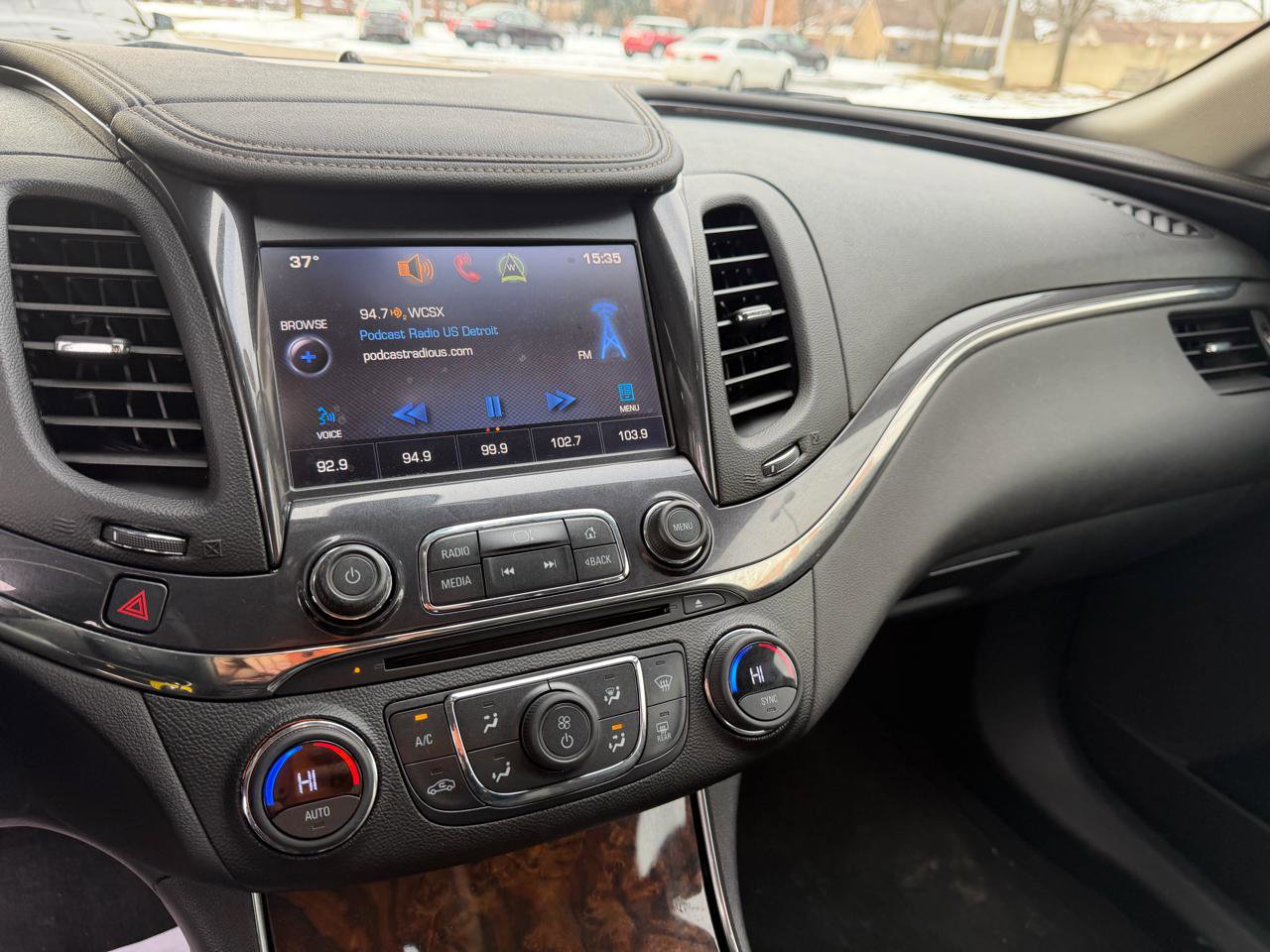 Used 2014 Chevrolet Impala LT w/ Convenience Package image 12