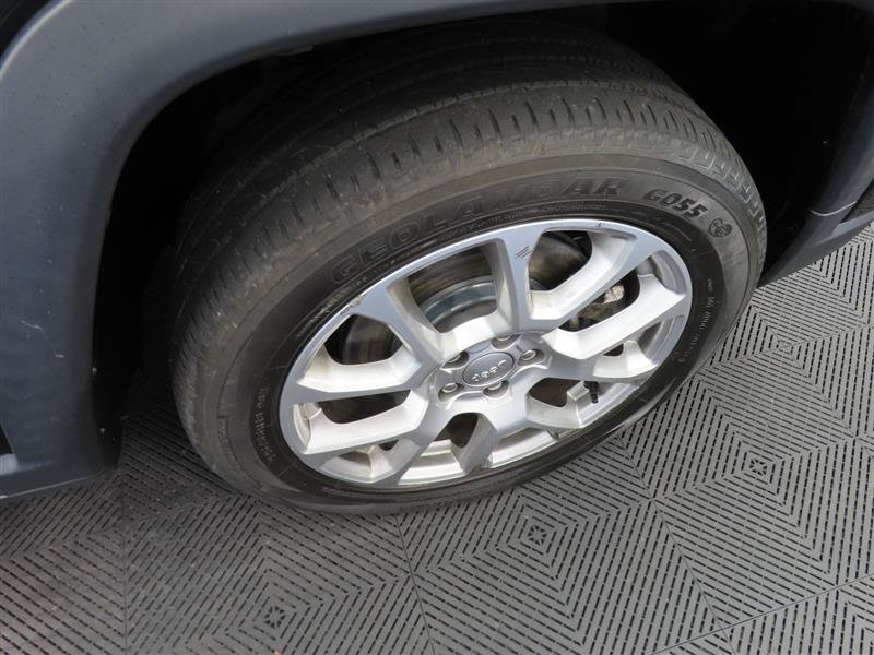 Used 2023 Jeep Compass Latitude AWD/4WD image 9
