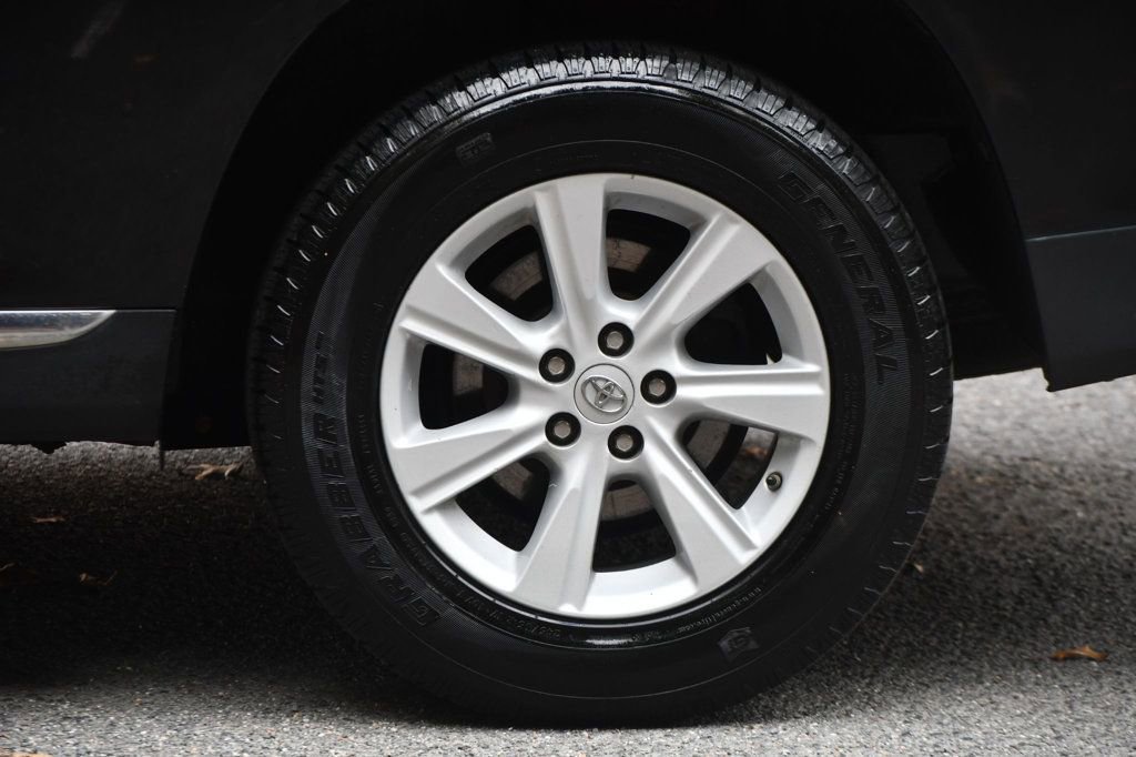 Used 2013 Toyota Highlander SE image 16