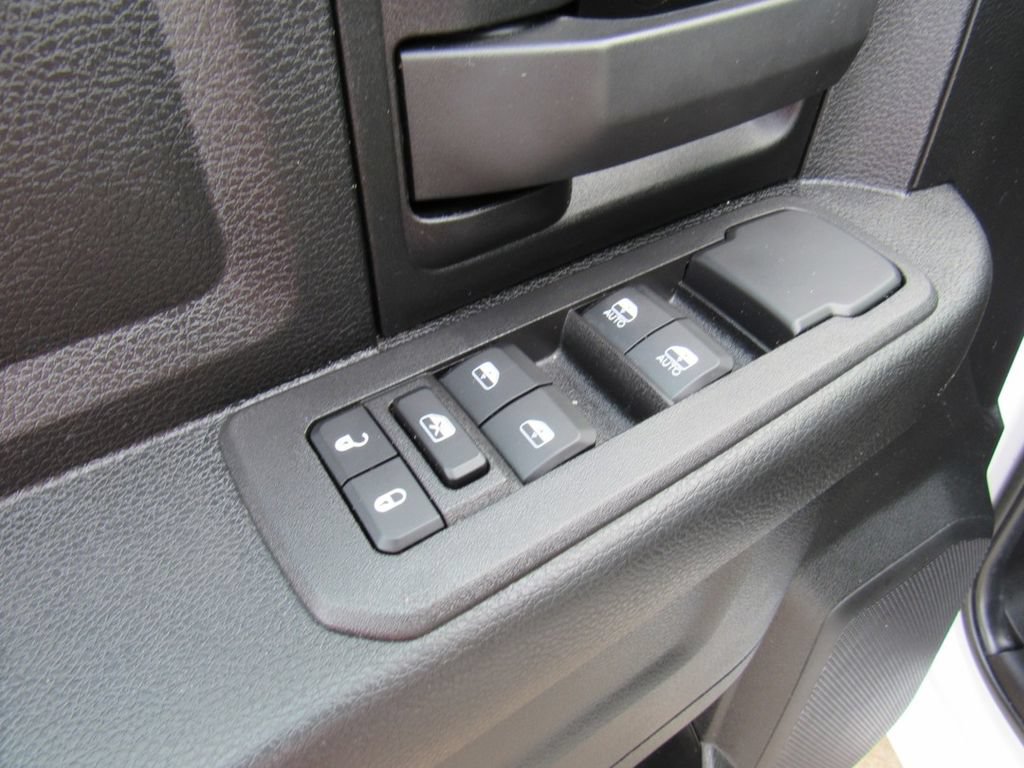 Used 2026 RAM 2500 Tradesman w/ Chrome Appearance Group AWD/4WD image 14