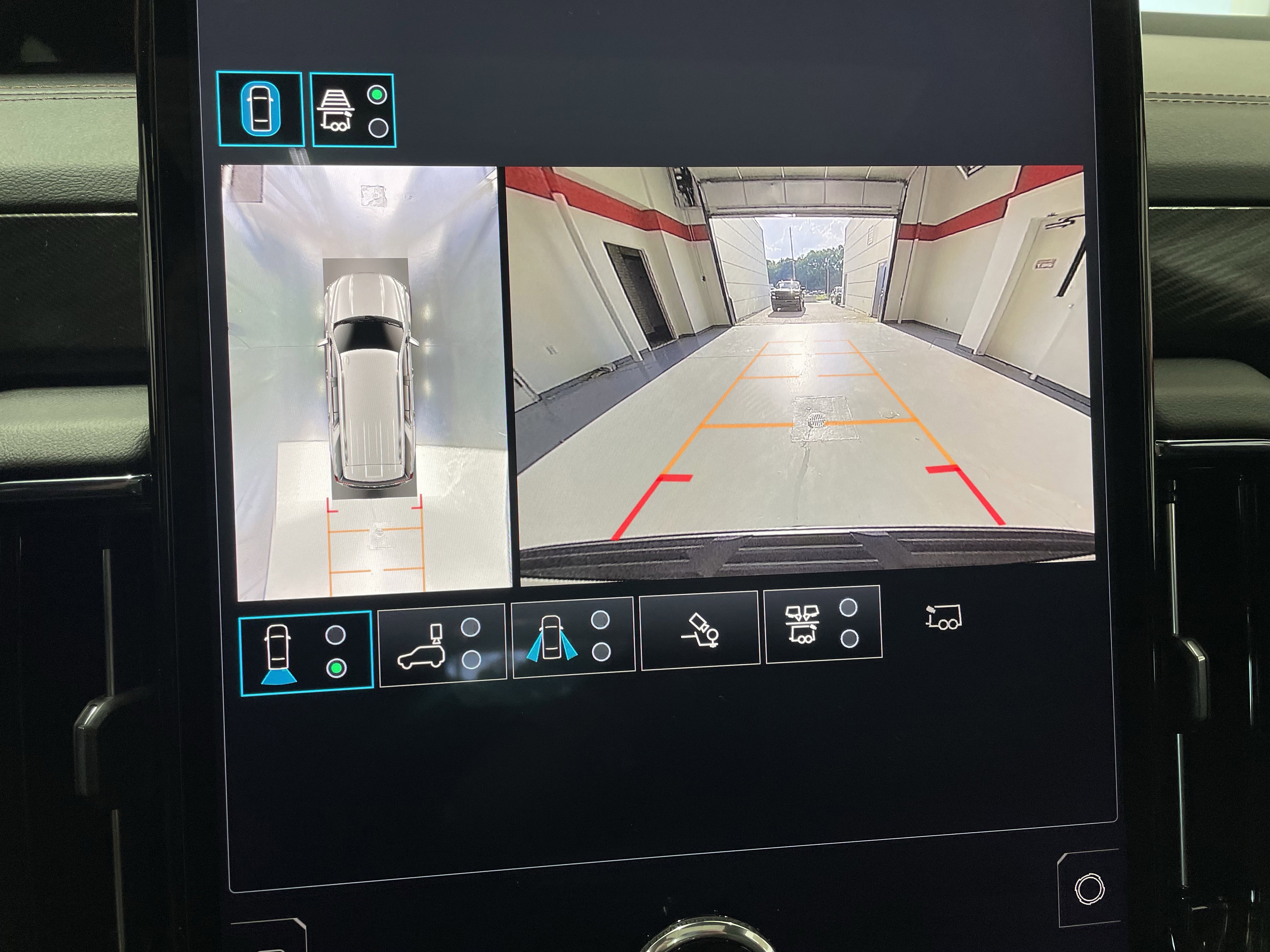 New 2025 GMC Yukon AT4 w/ AT4 Premium Plus Package image 21