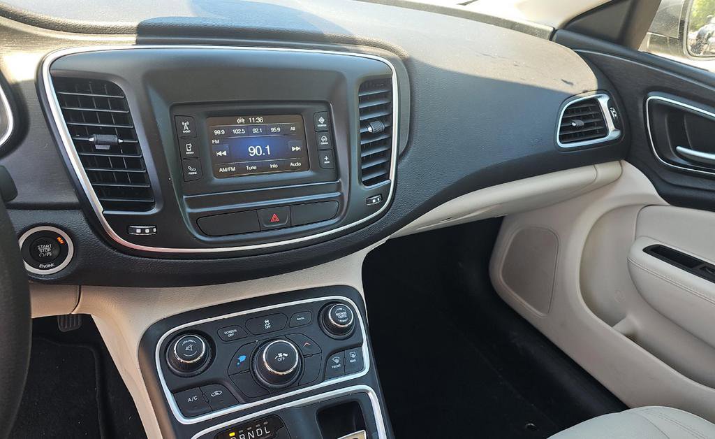 Used 2016 Chrysler 200 Limited FWD image 14