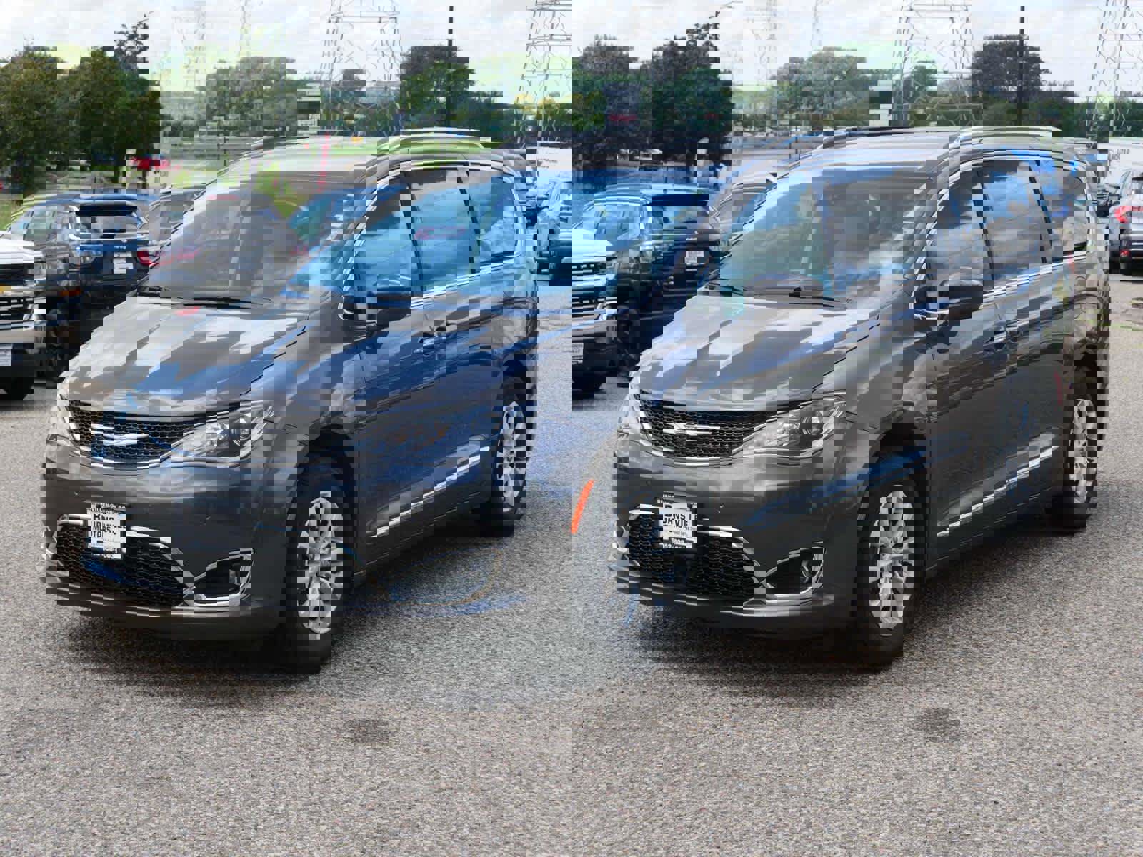 Used 2019 Chrysler Pacifica Touring-L w/ Advanced Safetytec Group image 3