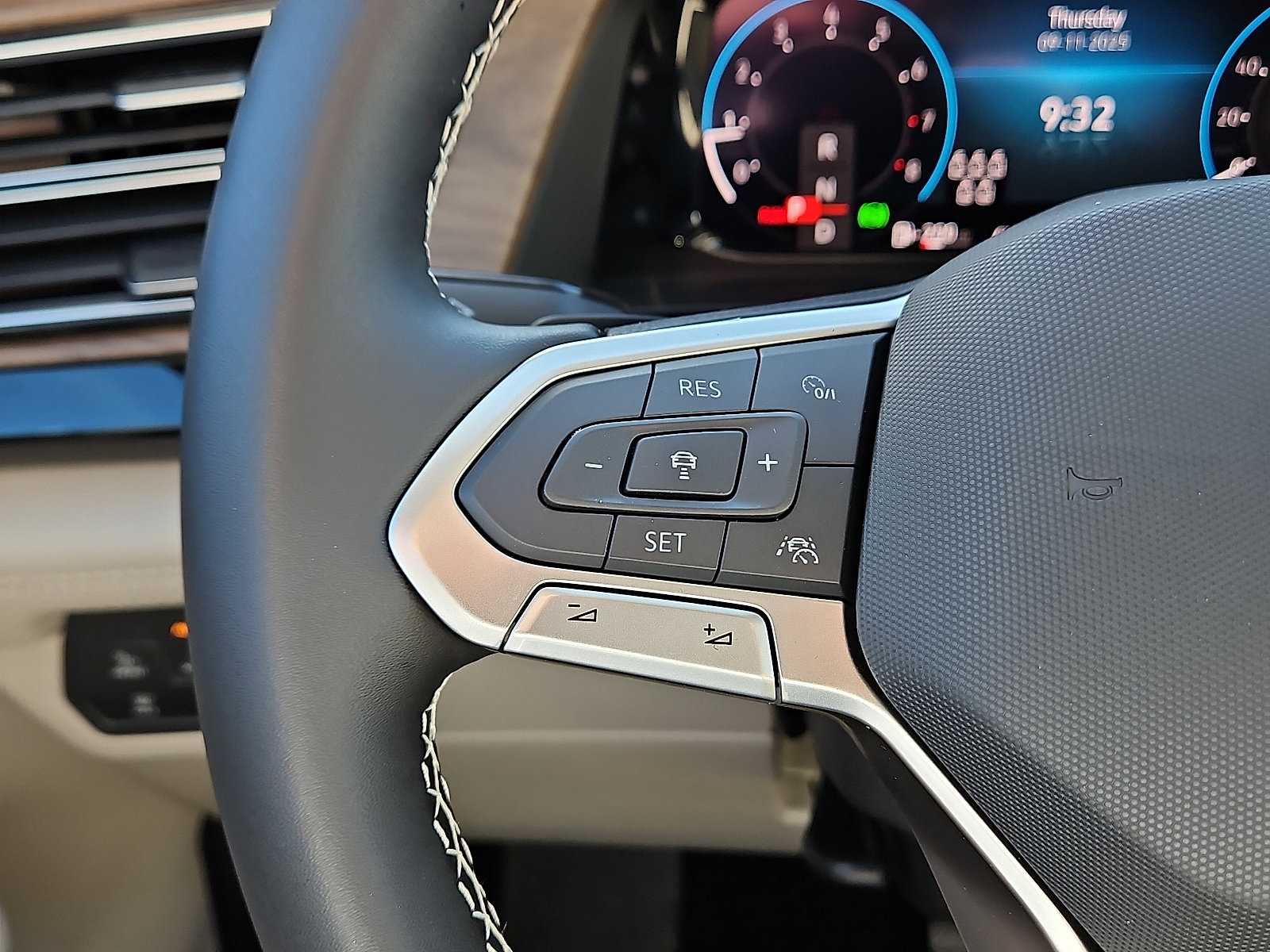 New 2026 Volkswagen Atlas SE image 18