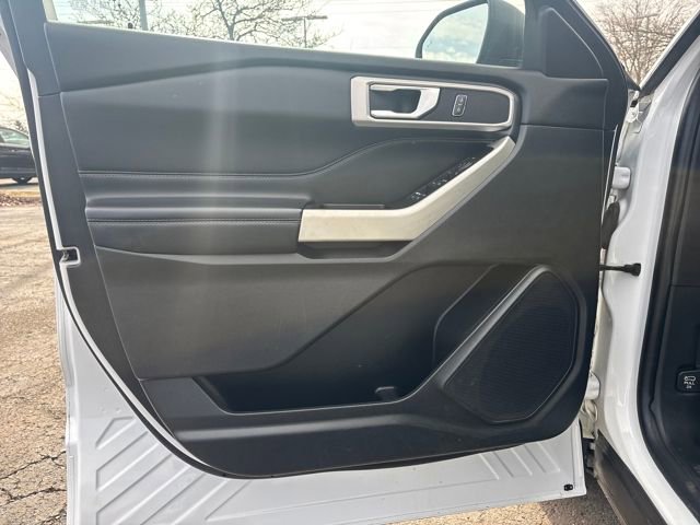 Used 2021 Ford Explorer XLT w/ Equipment Group 202A image 12
