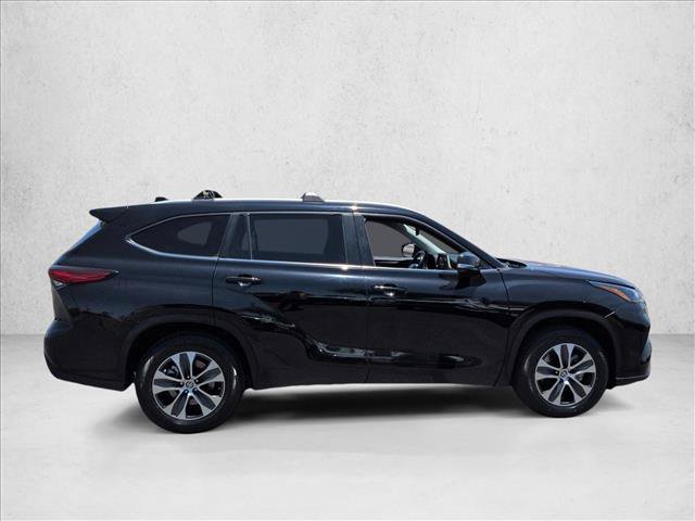 Used 2023 Toyota Highlander XLE FWD image 9