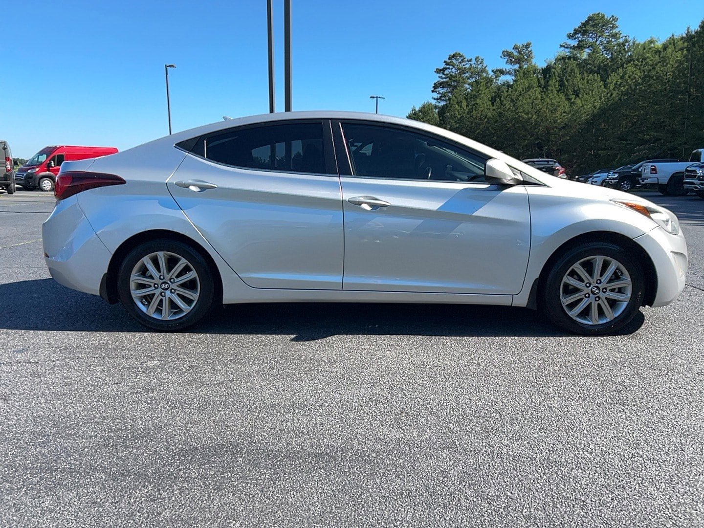 Used 2015 Hyundai Elantra SE w/ Option Group 03 FWD image 4