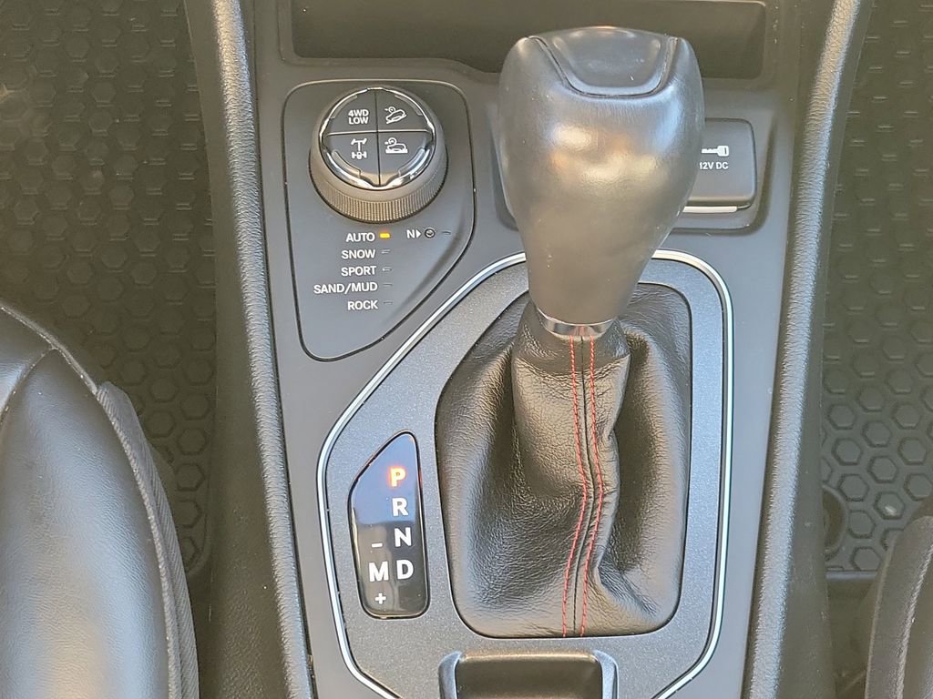 Used 2022 Jeep Cherokee Trailhawk w/ Technology Group B image 20