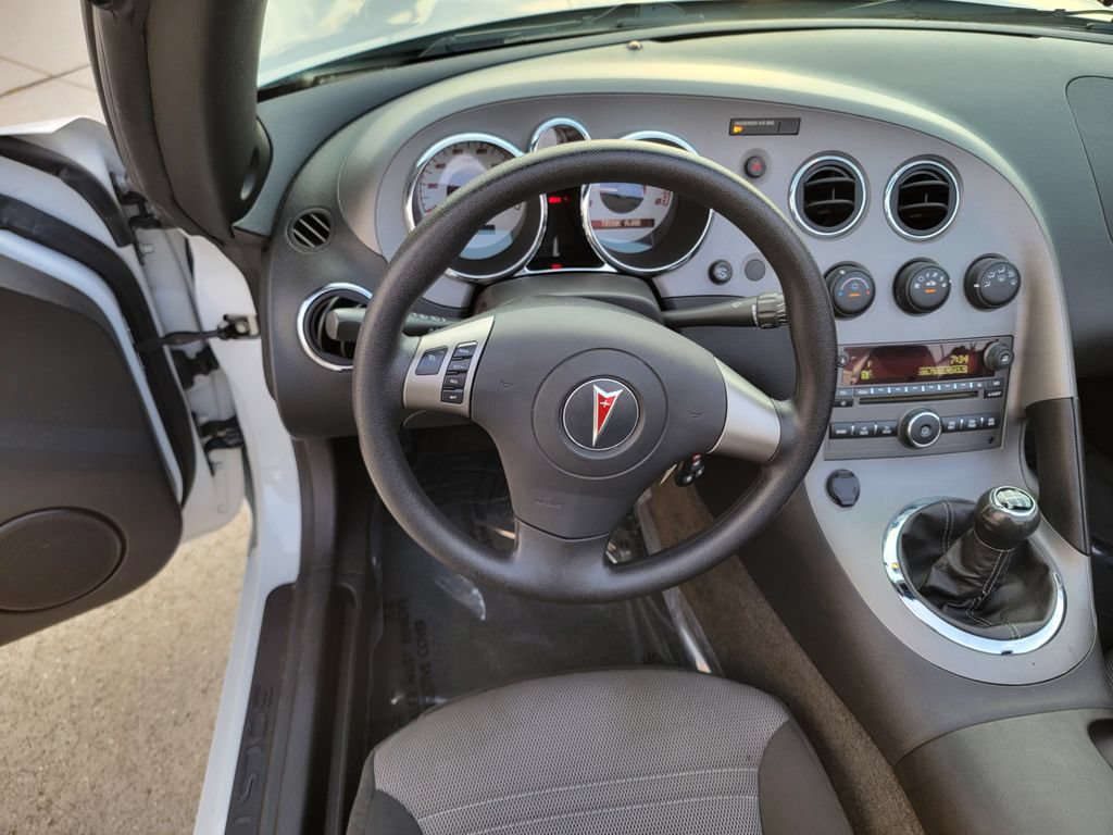 Used 2008 Pontiac Solstice Convertible w/ Preferred Package RWD image 11