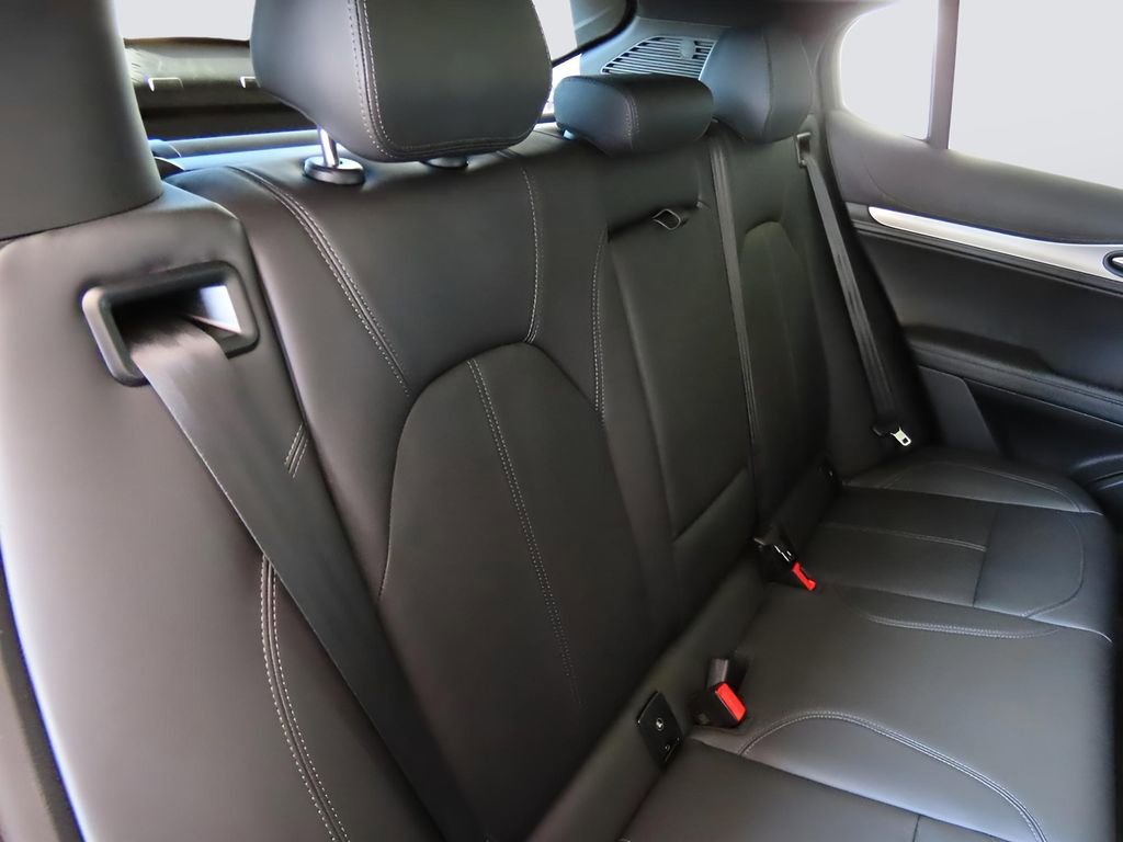 New 2025 Alfa Romeo Stelvio Sprint image 14