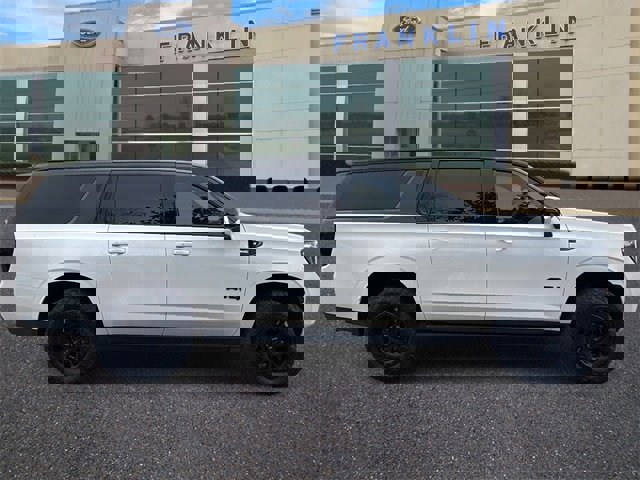 Used 2023 GMC Yukon XL AT4 w/ AT4 Premium Package image 8