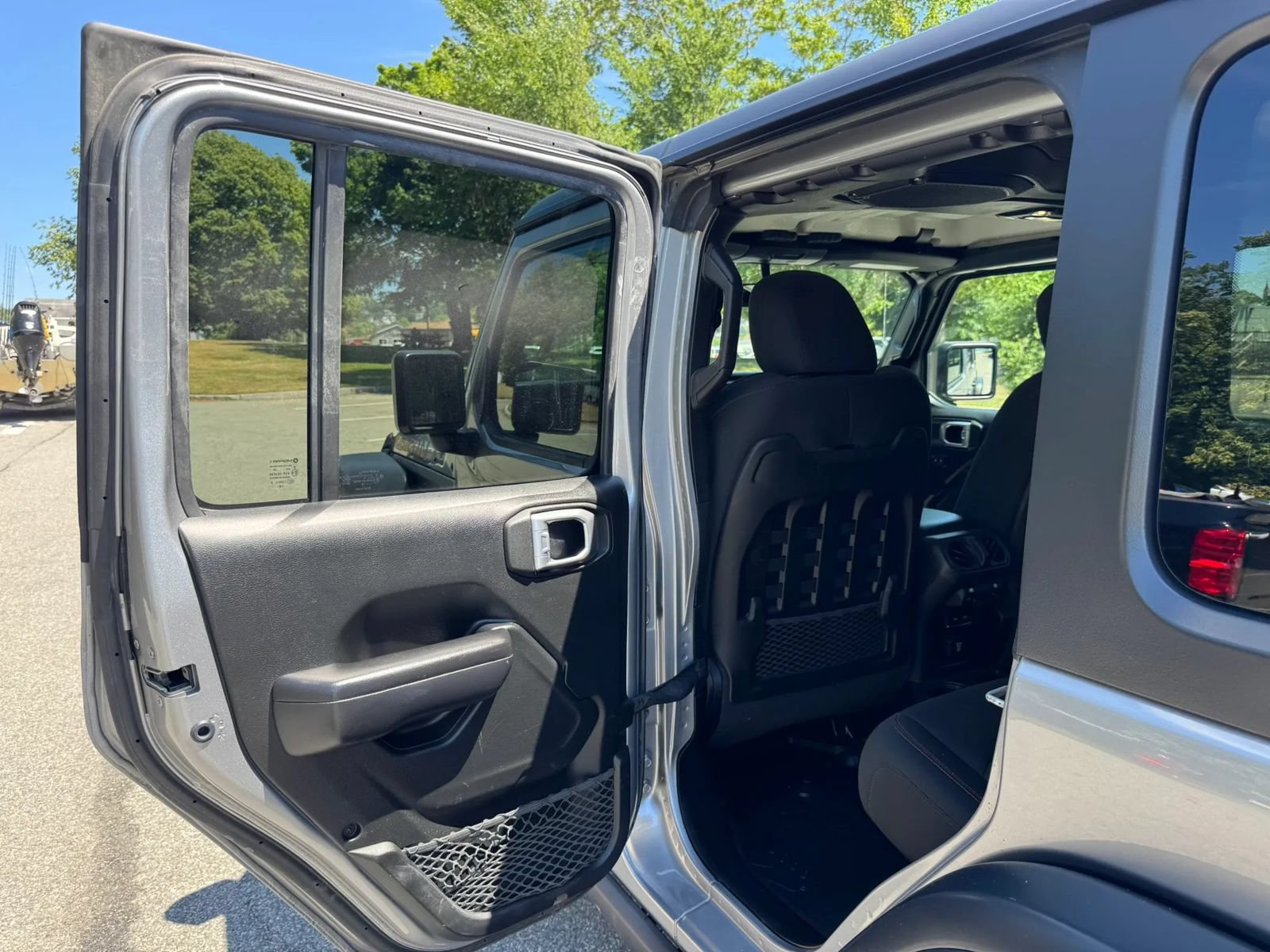Used 2019 Jeep Wrangler Unlimited Rubicon w/ Cold Weather Group AWD/4WD image 13