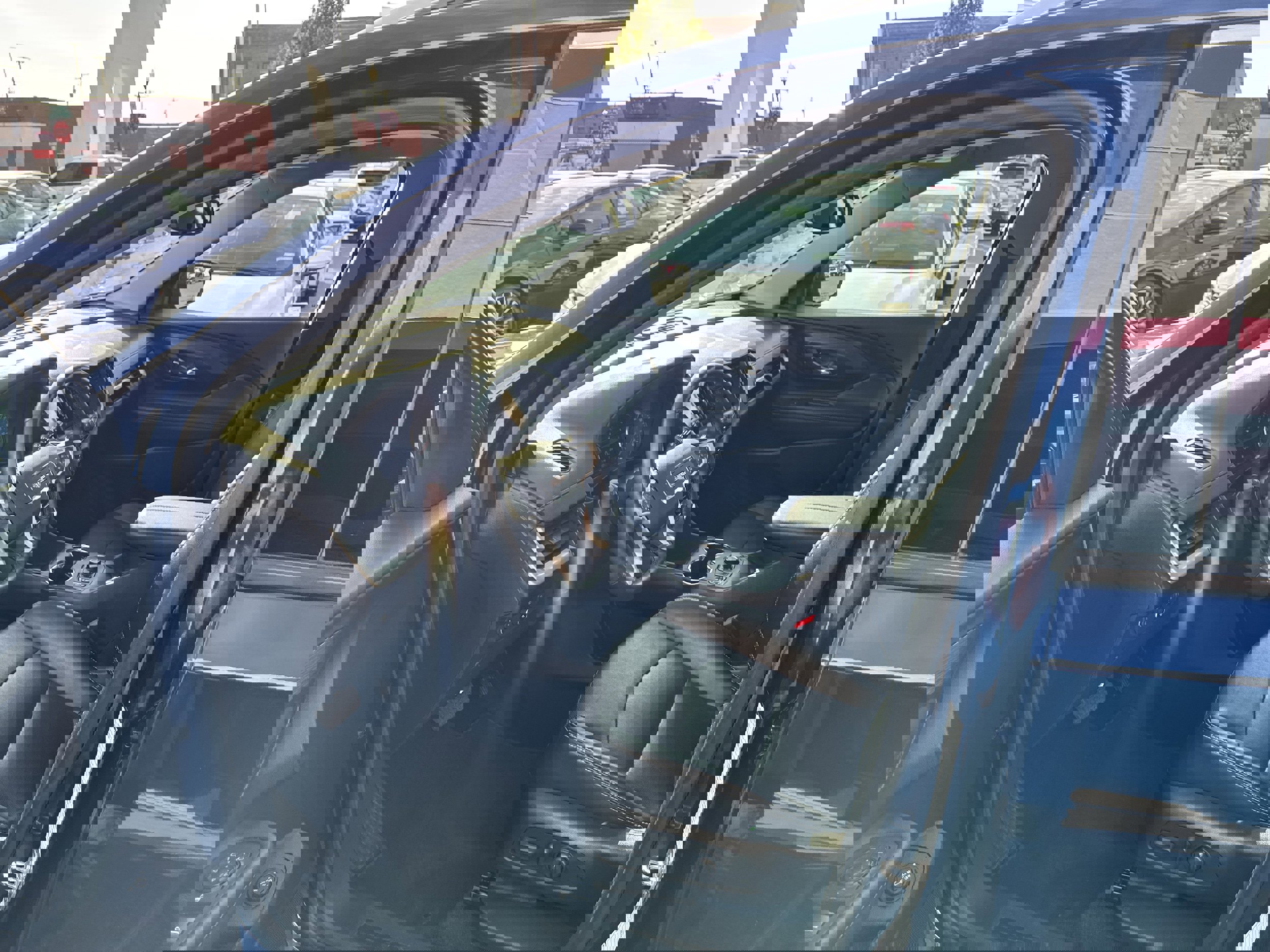 Used 2023 GMC Terrain SLT image 2