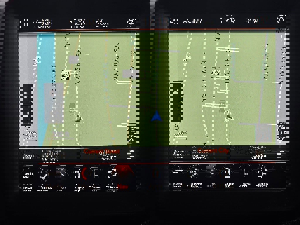 Used 2021 Jeep Renegade Latitude w/ Luxury Group I image 12