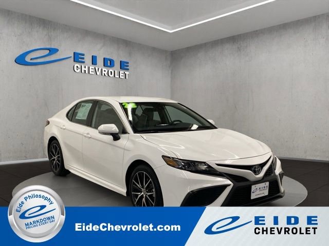 Used 2023 Toyota Camry SE FWD image 1