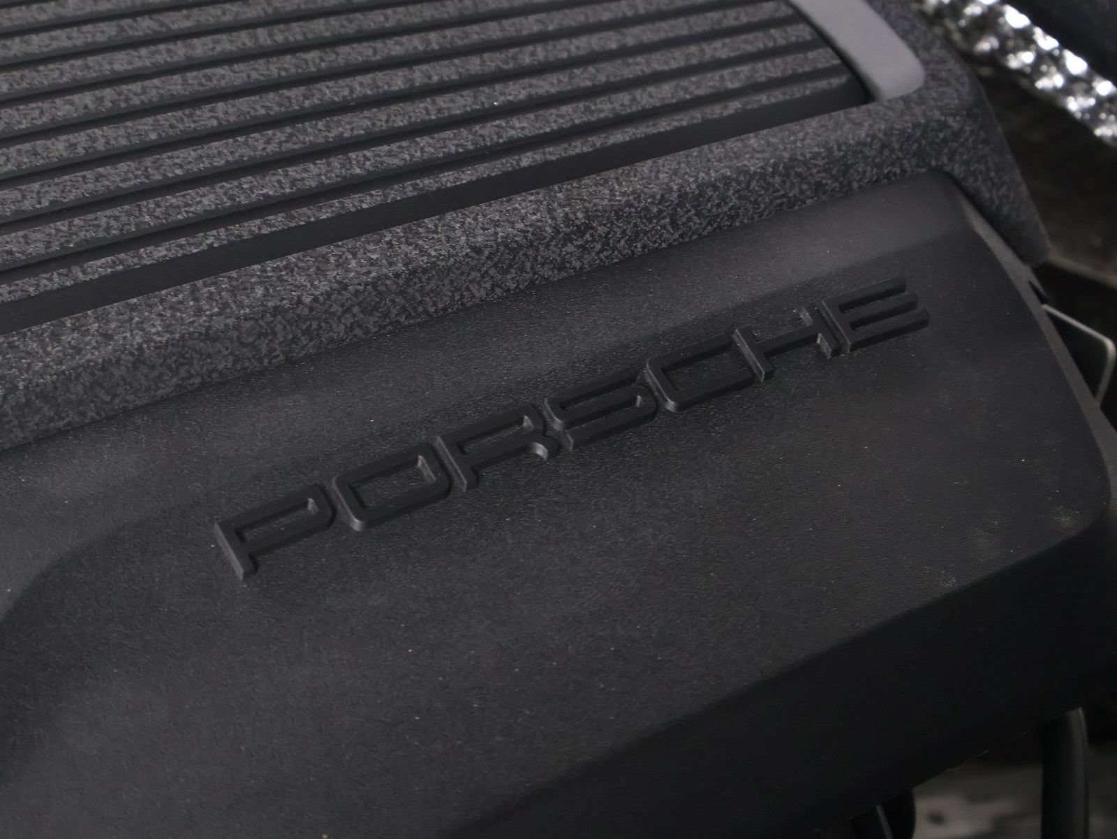 Certified 2023 Porsche Macan AWD/4WD image 27