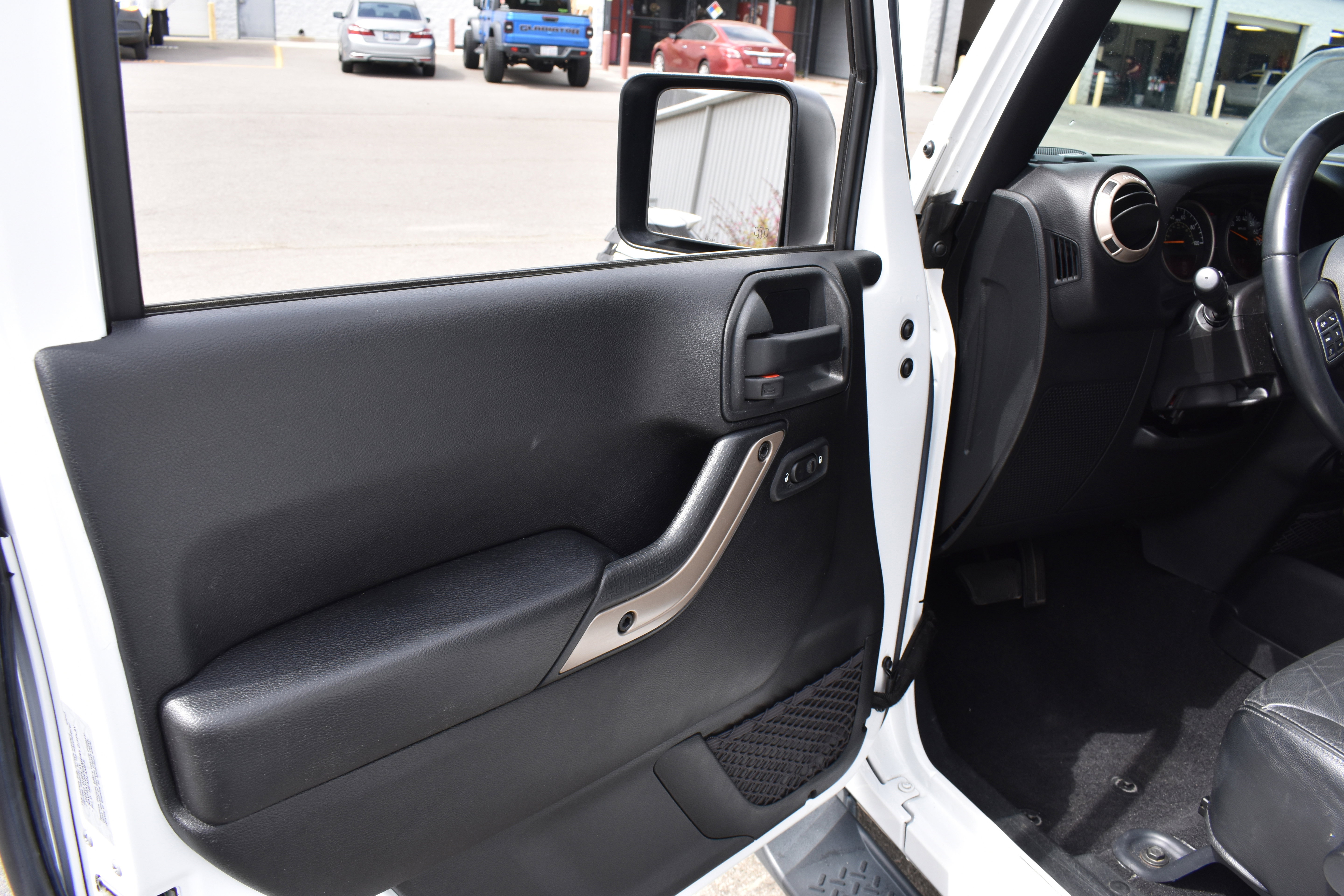 Used 2016 Jeep Wrangler Unlimited Sahara image 23