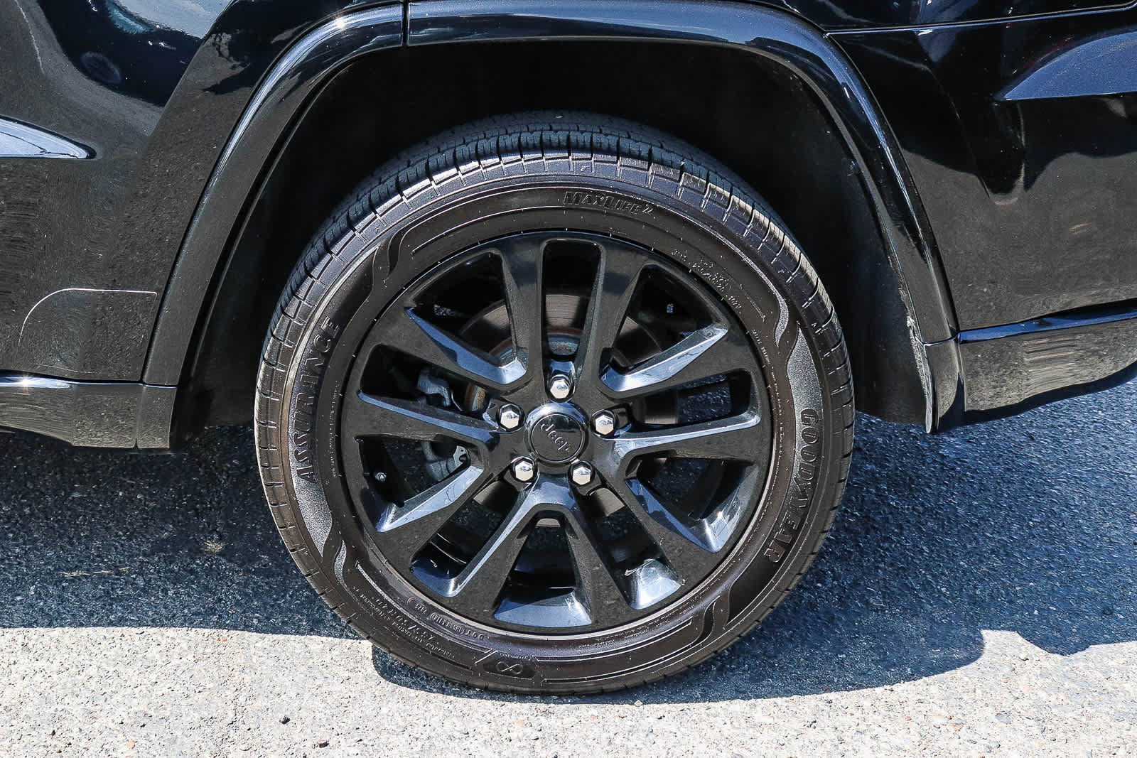 Used 2019 Jeep Grand Cherokee Altitude RWD image 13