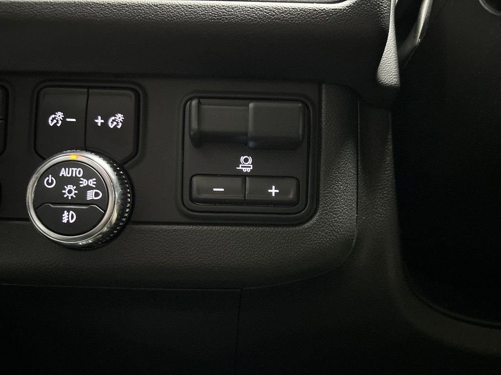 Used 2024 GMC Yukon SLT w/ SLT Luxury Package image 64