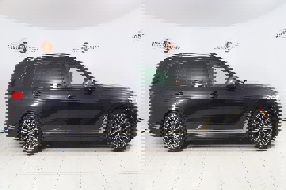 Used 2022 BMW X7 M50i w/ Executive Package image 2