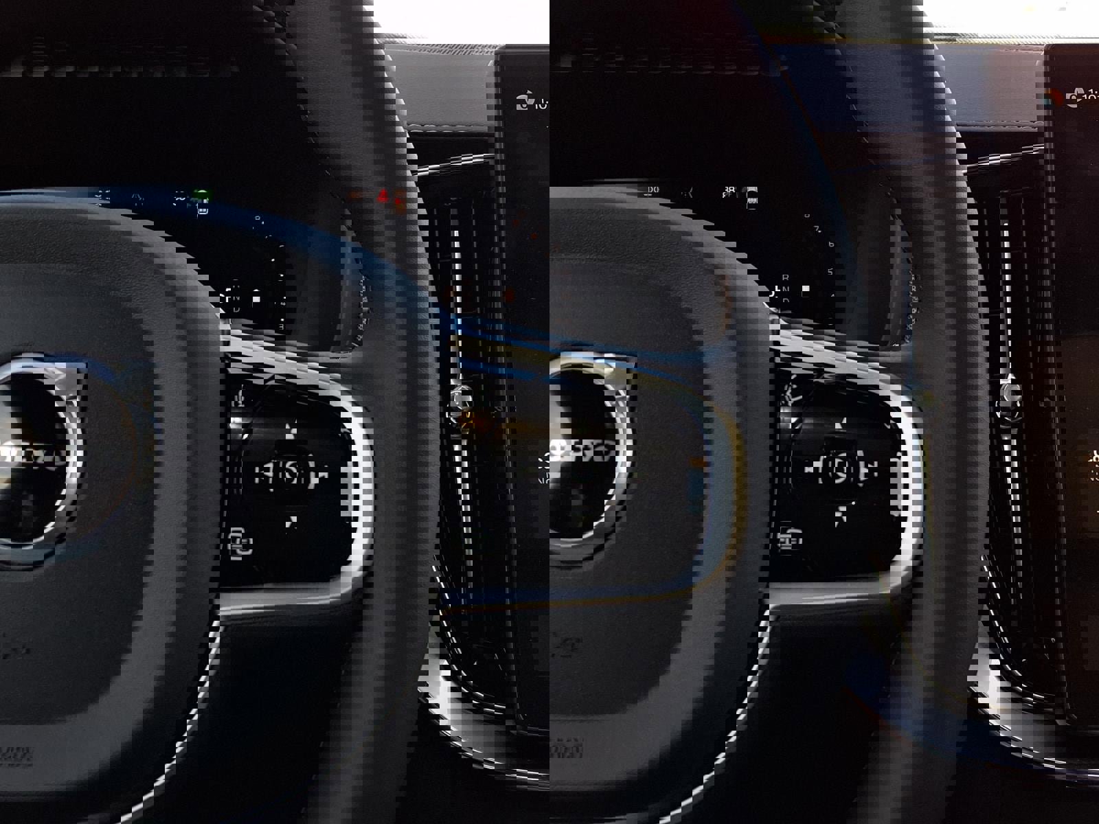 New 2026 Volvo XC90 B5 Plus w/ Protection Package Premier AWD/4WD image 17