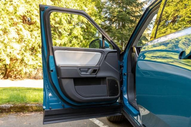 Used 2024 Rivian R1S Launch Edition image 35