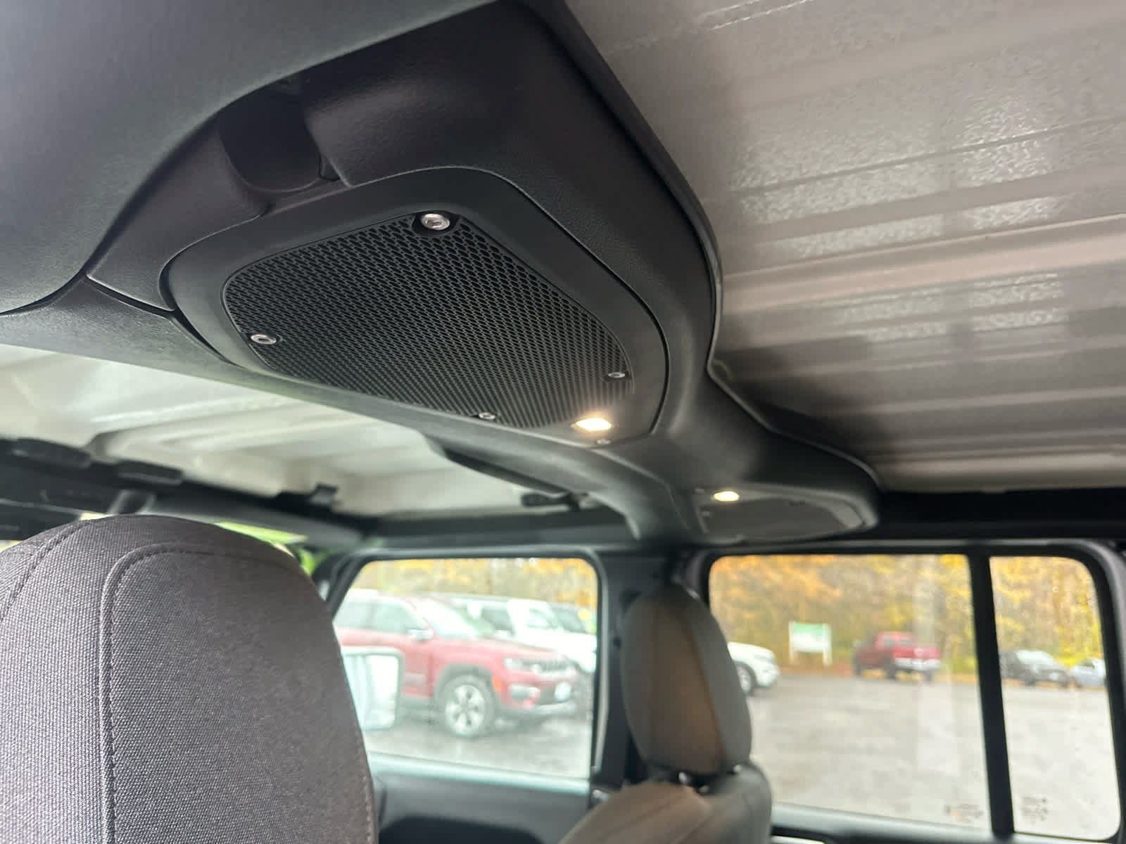 Used 2024 Jeep Wrangler Unlimited w/ Convenience Group AWD/4WD image 33
