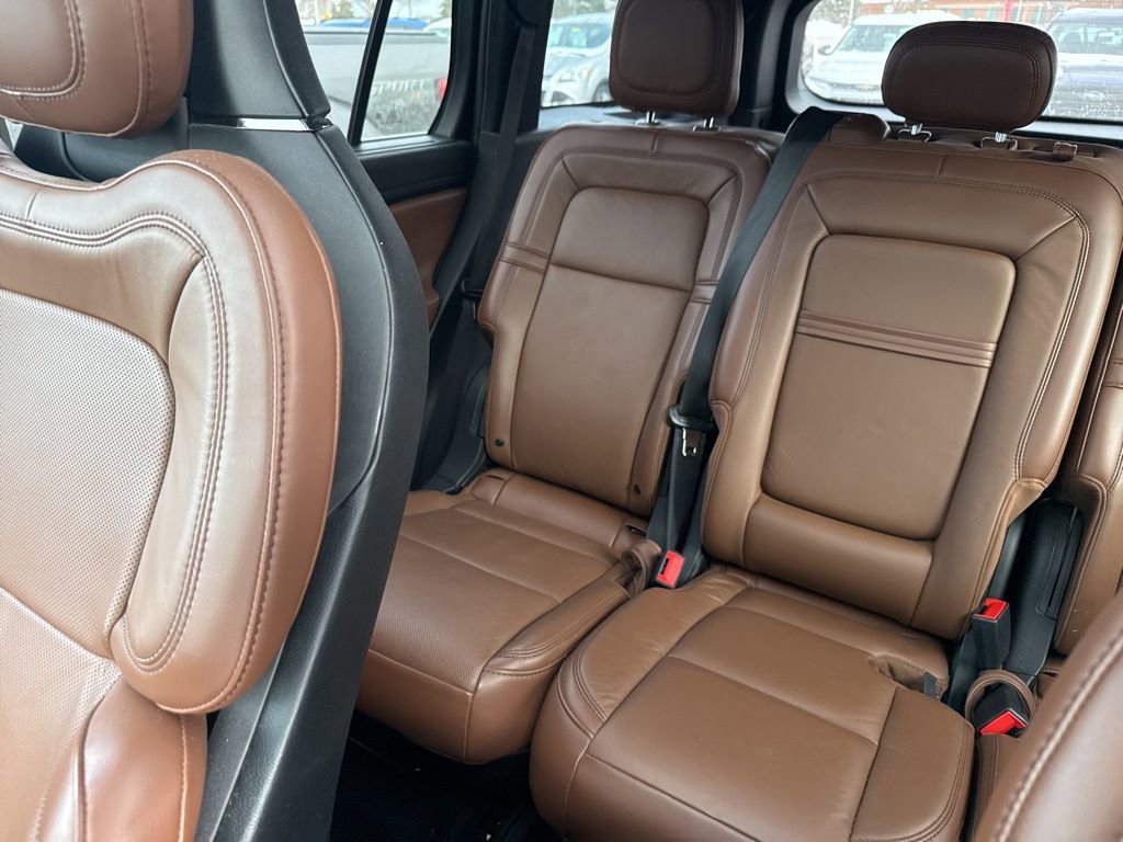 Used 2020 Lincoln Aviator Reserve w/ Equipment Group 202A image 12