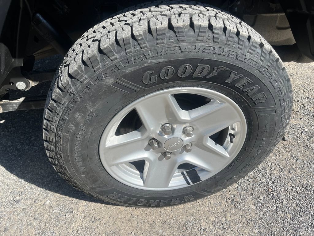 Used 2022 Jeep Gladiator Sport image 12