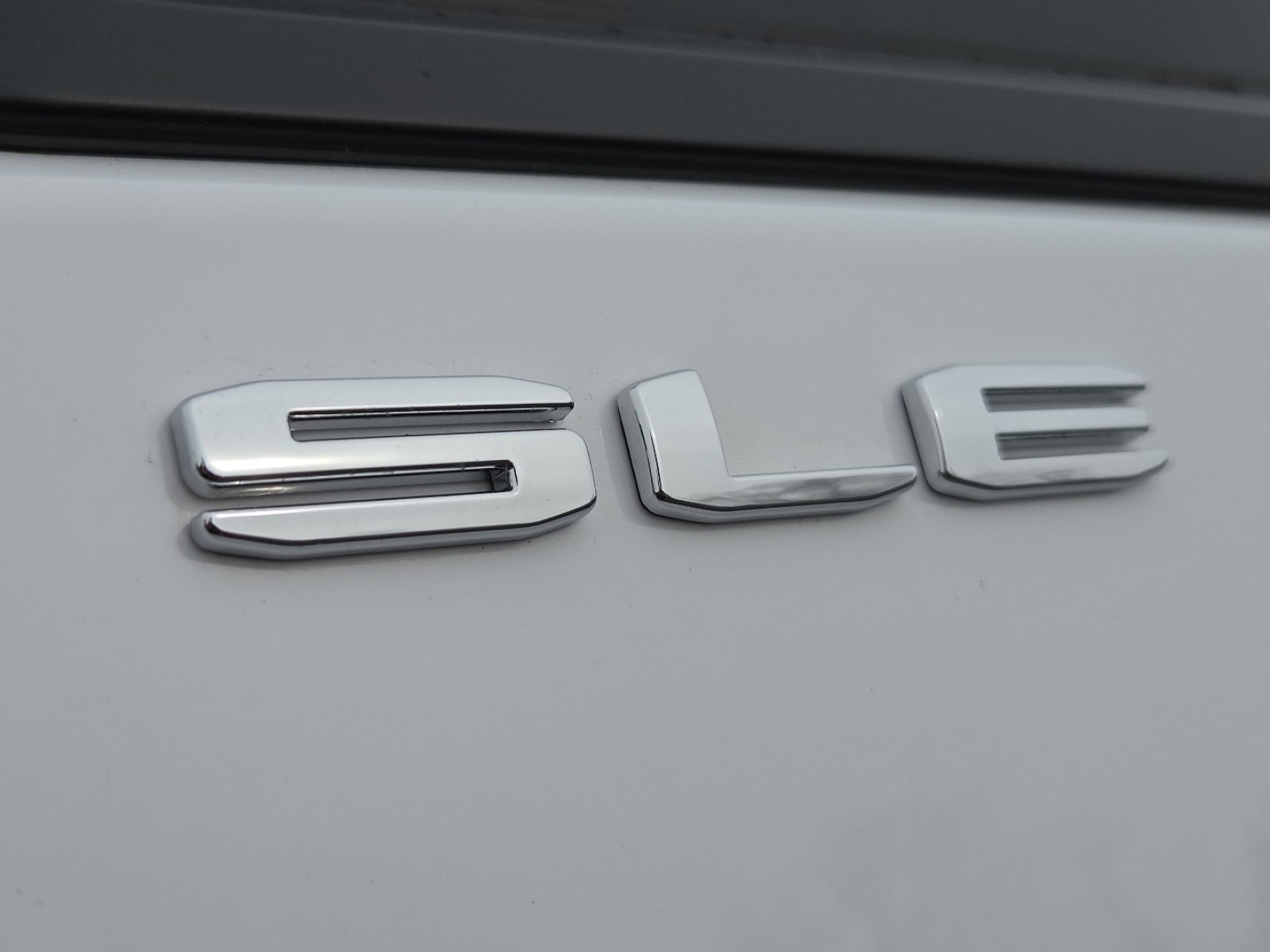 Used 2023 GMC Terrain SLE image 13