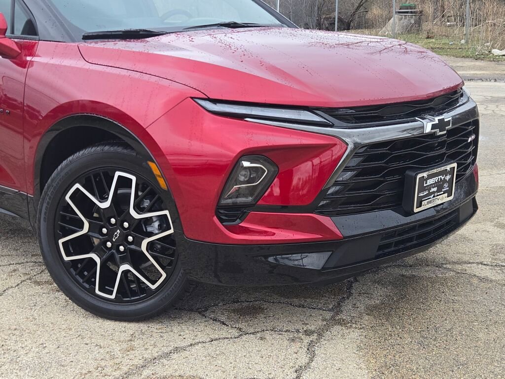 Used 2025 Chevrolet Blazer RS w/ Driver Confidence II Package AWD/4WD image 2