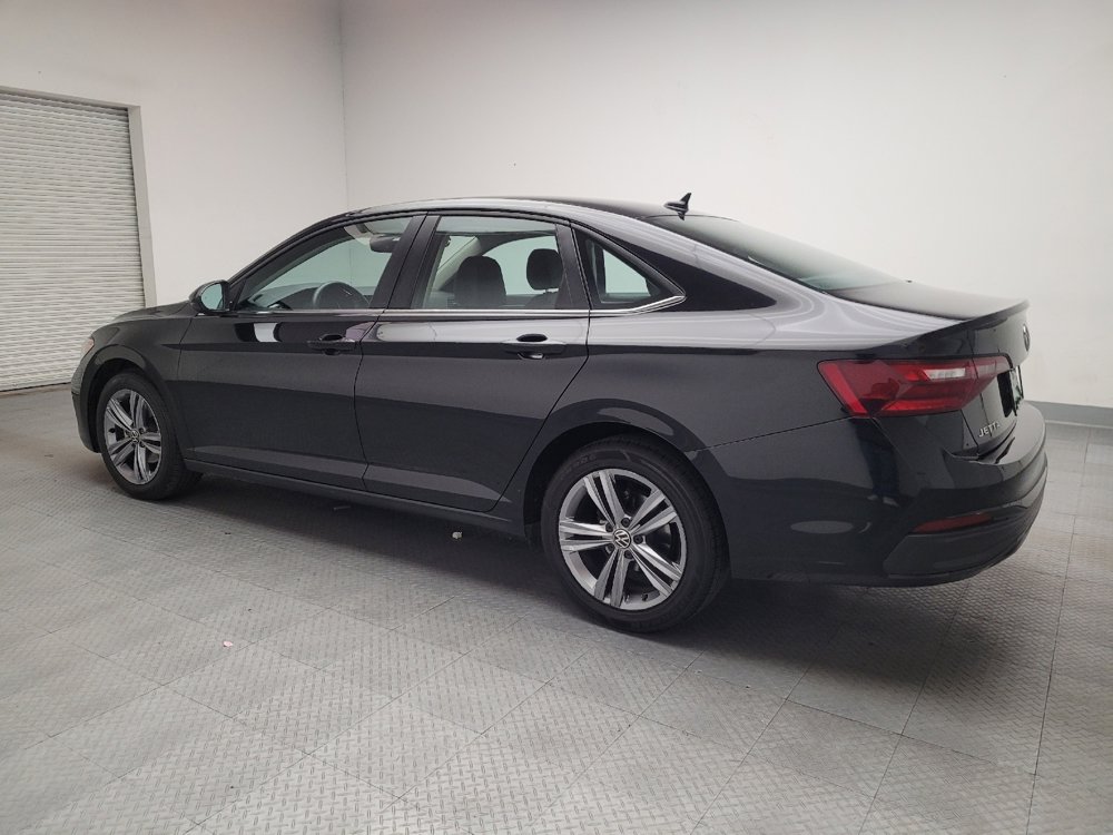 Used 2024 Volkswagen Jetta SE image 3